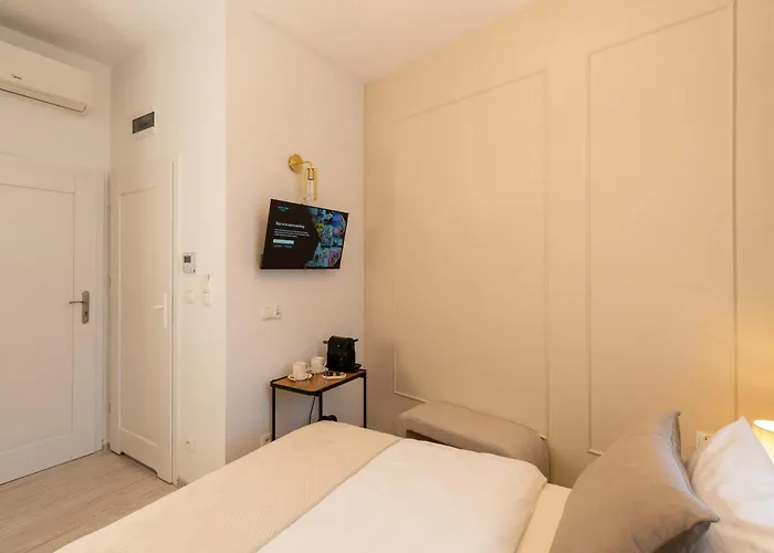 Kazimierz Parking - By Staymoovers Otel